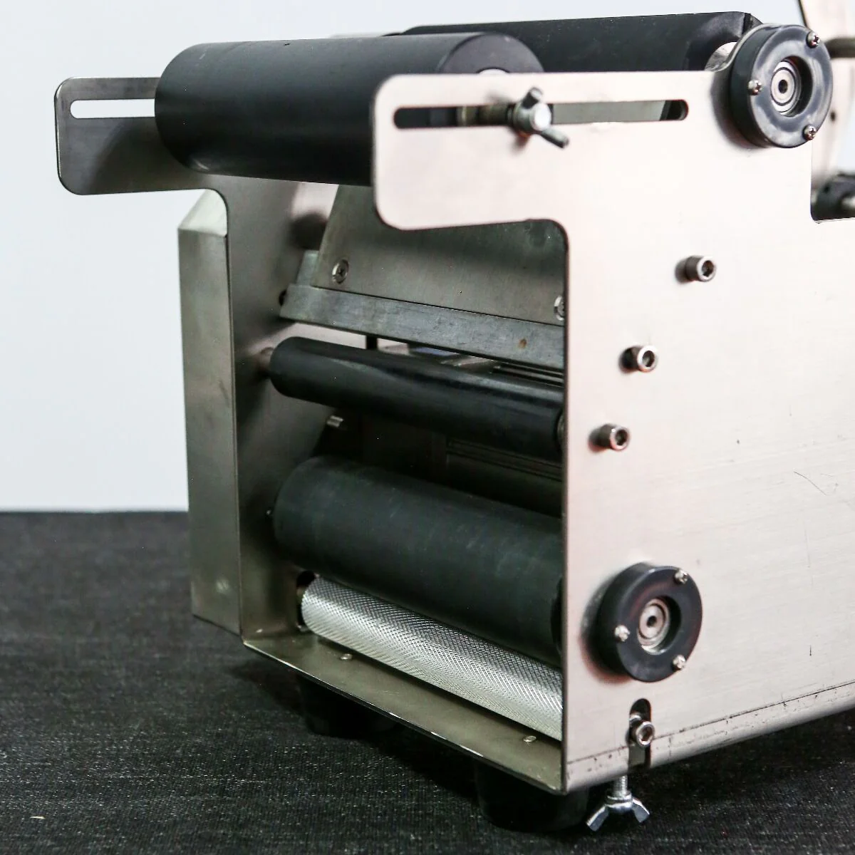 Semi-Automatic Label Applicator Machine for Self-Adhesive Labels | 110V - Image 4